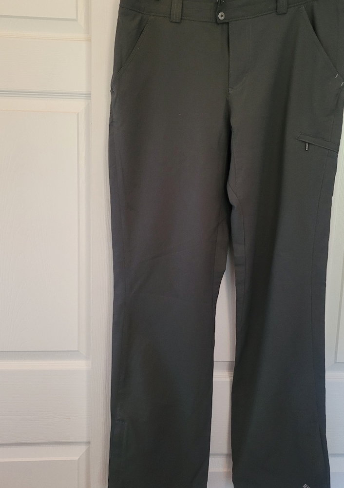 Columbia grey omni-shade cargo pants. Size 10